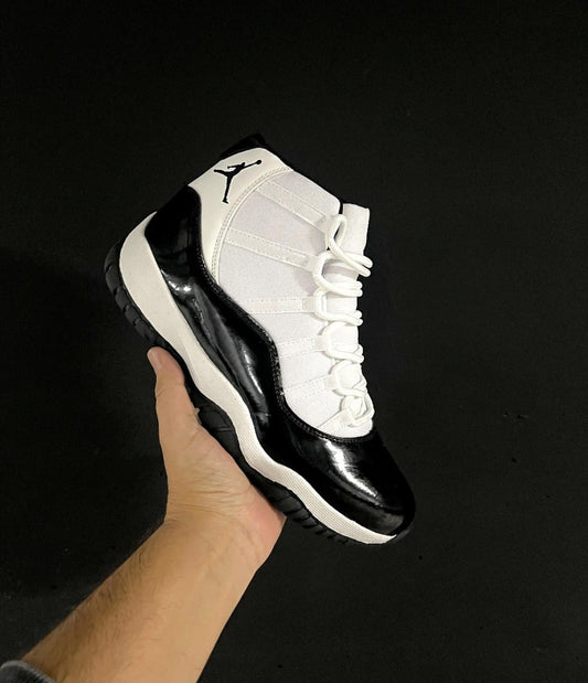 Nike Air Jordan 11 blanco negro