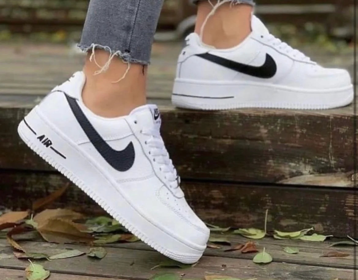 Nike Air Force 1 blanco negro